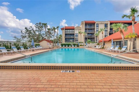 Condo in Port Charlotte, Florida, 2 bedrooms  № 2198908 - photo 17