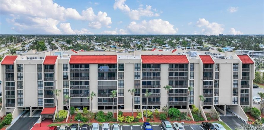 Condo in Port Charlotte, Florida, 2 bedrooms  № 2198908