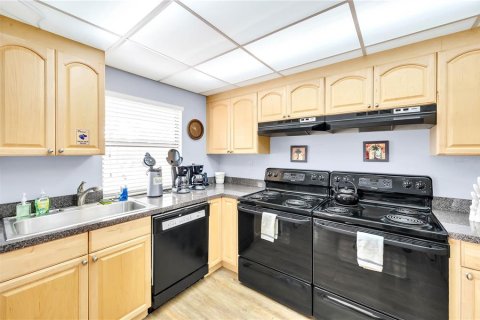 Condo in Port Charlotte, Florida, 2 bedrooms  № 2198908 - photo 23