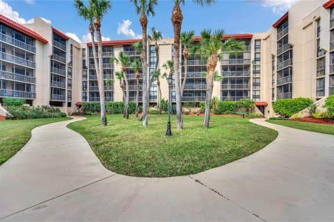 Condo in Port Charlotte, Florida, 2 bedrooms  № 2198908 - photo 15
