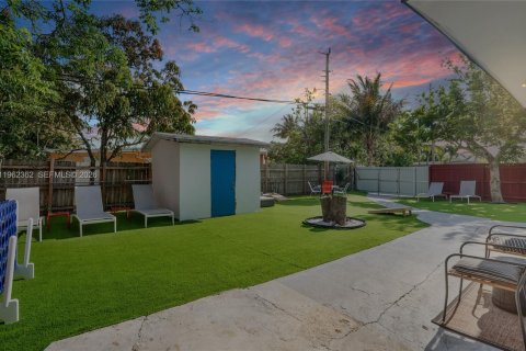 Commercial property in Fort Lauderdale, Florida 137.31 sq.m. № 2024277 - photo 20