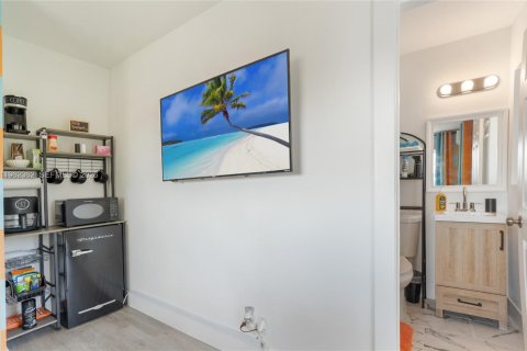 Commercial property in Fort Lauderdale, Florida 137.31 sq.m. № 2024277 - photo 9