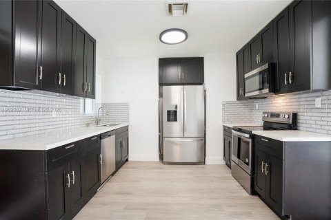 Commercial property in Fort Lauderdale, Florida 137.31 sq.m. № 2024277 - photo 12