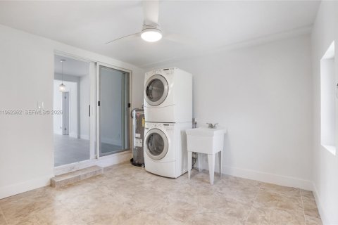 Commercial property in Fort Lauderdale, Florida 137.31 sq.m. № 2024277 - photo 19