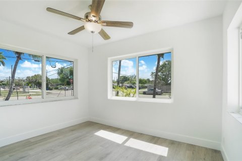 Commercial property in Fort Lauderdale, Florida 137.31 sq.m. № 2024277 - photo 16