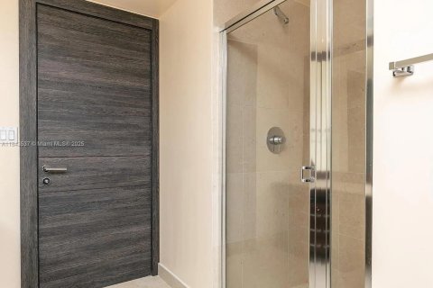 Condo in Miami, Florida, 2 bedrooms  № 1940156 - photo 19
