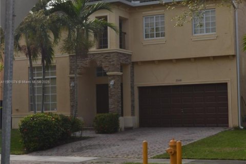 Casa en Cutler Bay, Florida 5 dormitorios, 266.54 m2 № 2059800