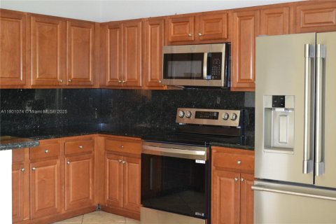 Casa en alquiler en Cutler Bay, Florida, 5 dormitorios, 266.54 m2 № 2059800 - foto 5