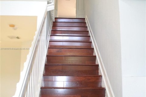 Casa en alquiler en Cutler Bay, Florida, 5 dormitorios, 266.54 m2 № 2059800 - foto 16