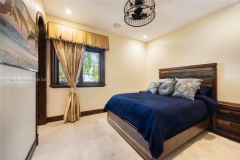 House in Coral Gables, Florida 5 bedrooms, 360.65 sq.m. № 1861396 - photo 19