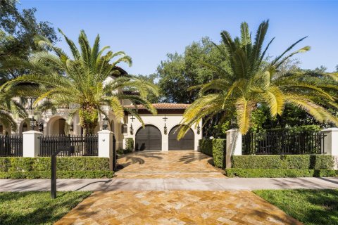 House in Coral Gables, Florida 5 bedrooms, 360.65 sq.m. № 1861396 - photo 1