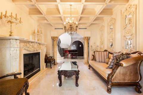House in Coral Gables, Florida 5 bedrooms, 360.65 sq.m. № 1861396 - photo 6