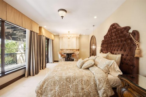 House in Coral Gables, Florida 5 bedrooms, 360.65 sq.m. № 1861396 - photo 23