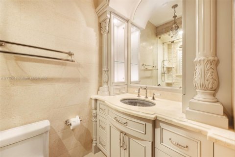 House in Coral Gables, Florida 5 bedrooms, 360.65 sq.m. № 1861396 - photo 27