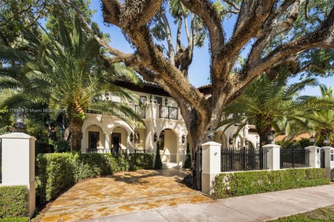 House in Coral Gables, Florida 5 bedrooms, 360.65 sq.m. № 1861396 - photo 2