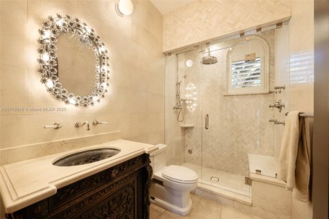 House in Coral Gables, Florida 5 bedrooms, 360.65 sq.m. № 1861396 - photo 24