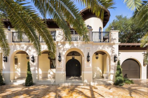 House in Coral Gables, Florida 5 bedrooms, 360.65 sq.m. № 1861396 - photo 3