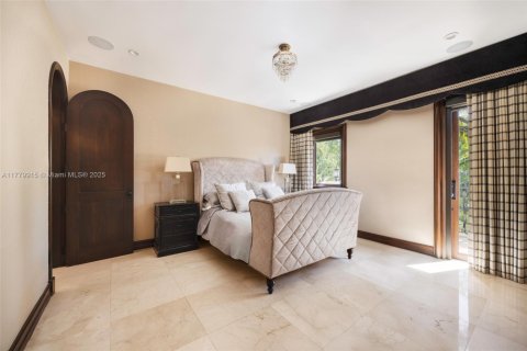 House in Coral Gables, Florida 5 bedrooms, 360.65 sq.m. № 1861396 - photo 20