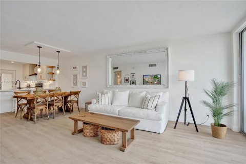 Copropriété à vendre à Pompano Beach, Floride: 2 chambres, 102.19 m2 № 1936519 - photo 1