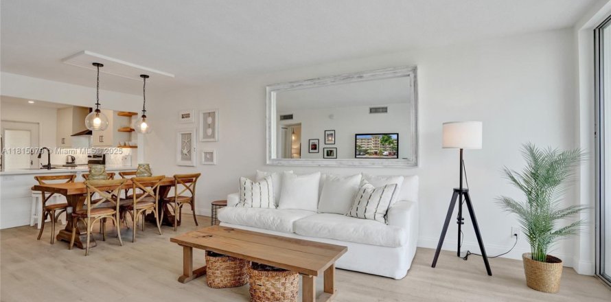 Condo à Pompano Beach, Floride, 2 chambres № 1936519