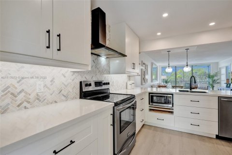 Copropriété à vendre à Pompano Beach, Floride: 2 chambres, 102.19 m2 № 1936519 - photo 15