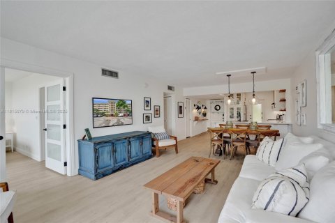 Copropriété à vendre à Pompano Beach, Floride: 2 chambres, 102.19 m2 № 1936519 - photo 25