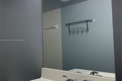 Copropriété à louer à Lauderhill, Floride: 1 chambre, 77.39 m2 № 2384943 - photo 13
