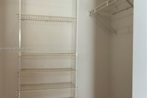 Copropriété à louer à Lauderhill, Floride: 1 chambre, 77.39 m2 № 2384943 - photo 9