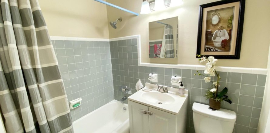 House in Palm Springs, Florida 3 bedrooms, 97.92 sq.m. № 1163233