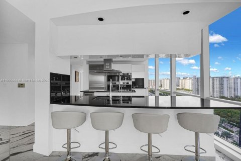 Condo in Sunny Isles Beach, Florida, 3 bedrooms  № 1955193 - photo 22