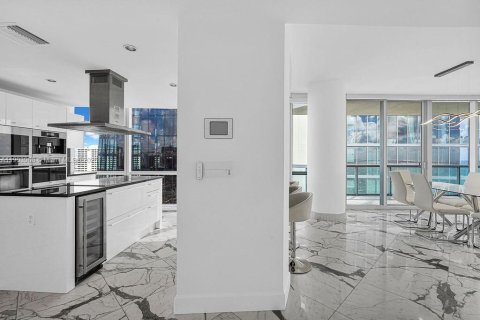 Condo in Sunny Isles Beach, Florida, 3 bedrooms  № 1955193 - photo 25