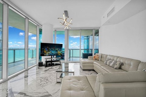 Condo in Sunny Isles Beach, Florida, 3 bedrooms  № 1955193 - photo 1