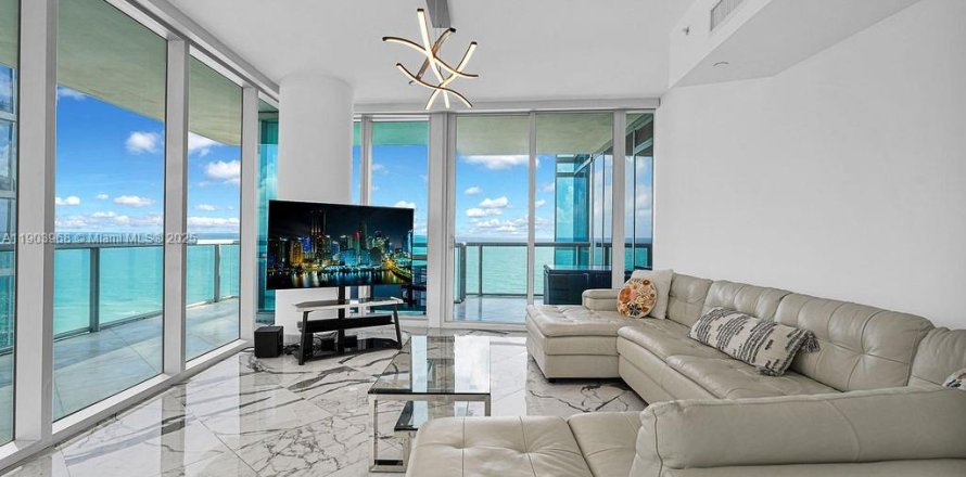 Condo in Sunny Isles Beach, Florida, 3 bedrooms № 1955193