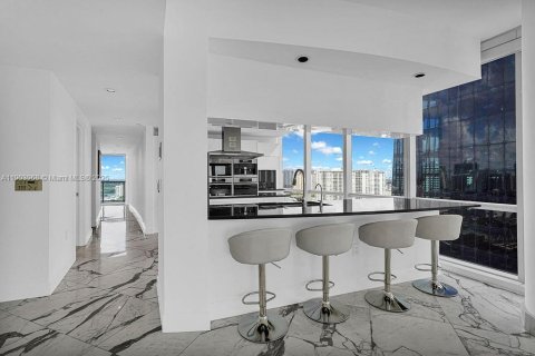 Condo in Sunny Isles Beach, Florida, 3 bedrooms  № 1955193 - photo 5