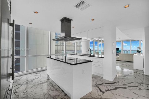 Condo in Sunny Isles Beach, Florida, 3 bedrooms  № 1955193 - photo 17