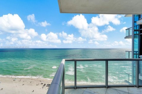 Condo in Sunny Isles Beach, Florida, 3 bedrooms  № 1955193 - photo 18