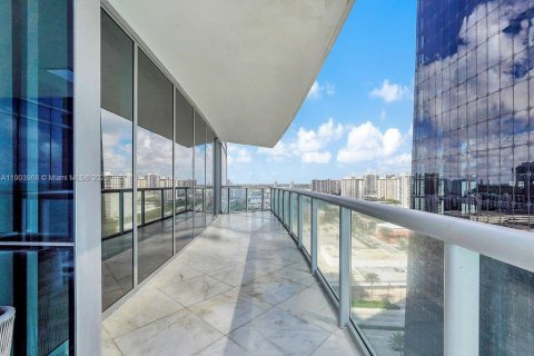 Condo in Sunny Isles Beach, Florida, 3 bedrooms  № 1955193 - photo 16