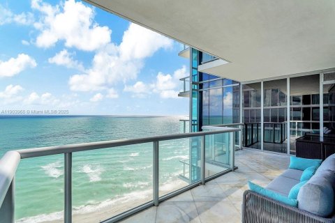 Condo in Sunny Isles Beach, Florida, 3 bedrooms  № 1955193 - photo 24