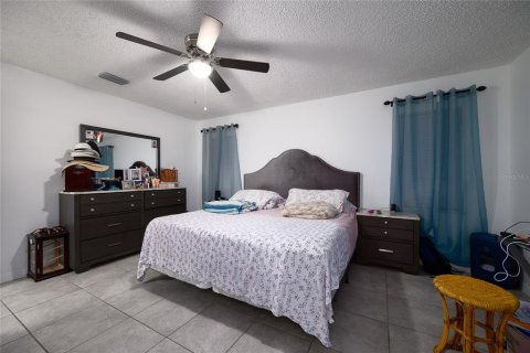 House in Kissimmee, Florida 4 bedrooms, 163.97 sq.m. № 1757124 - photo 11