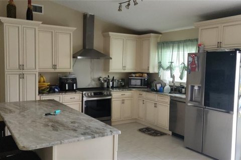 House in Kissimmee, Florida 4 bedrooms, 163.97 sq.m. № 1757124 - photo 2