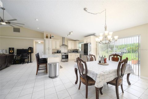 House in Kissimmee, Florida 4 bedrooms, 163.97 sq.m. № 1757124 - photo 6