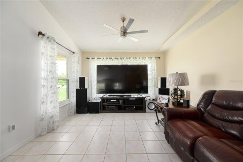 House in Kissimmee, Florida 4 bedrooms, 163.97 sq.m. № 1757124 - photo 8