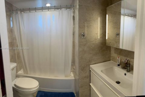 Купить кондоминиум в Майами, Флорида 1 спальня, 77.11м2, № 2033689 - фото 3