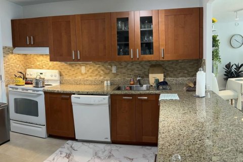 Condominio en Miami, Florida, 1 dormitorio № 2033689