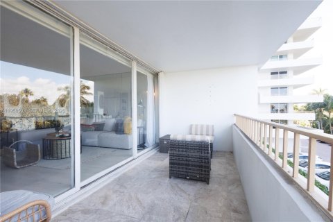 Condo in Key Biscayne, Florida, 1 bedroom  № 2025858 - photo 15