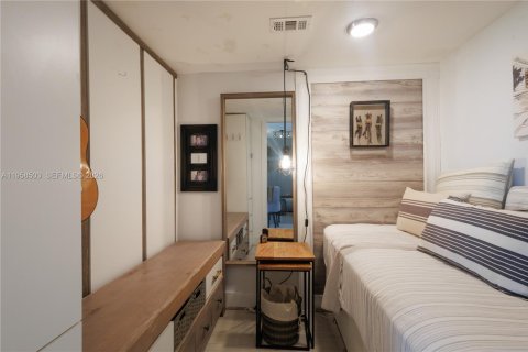 Condo in Key Biscayne, Florida, 1 bedroom  № 2025858 - photo 11