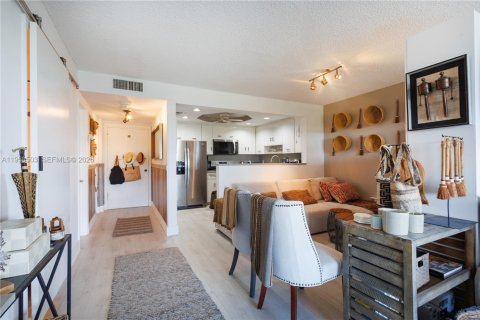Condo in Key Biscayne, Florida, 1 bedroom  № 2025858 - photo 4