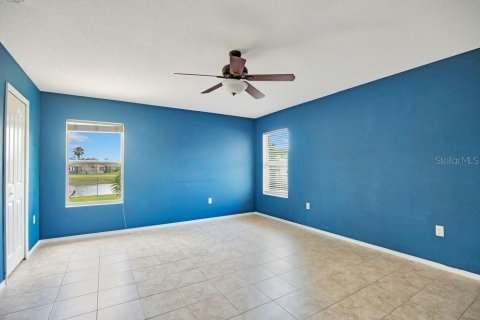 House in Orlando, Florida 4 bedrooms, 184.23 sq.m. № 2215919 - photo 12