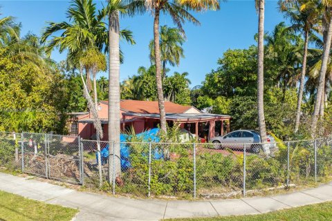 House in Miami, Florida 2 bedrooms, 101.45 sq.m. № 1458188 - photo 2