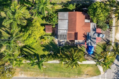 House in Miami, Florida 2 bedrooms, 101.45 sq.m. № 1458188 - photo 1